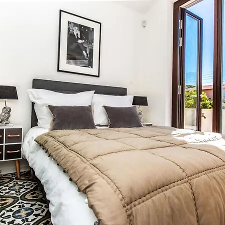 別荘 Schickes Und Modernes Maisonette Im Stadtzentrum By Interhome サントロペ