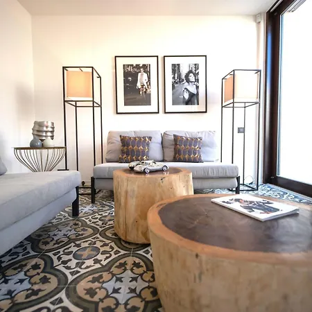 Schickes Und Modernes Maisonette Im Stadtzentrum By Interhome サントロペ