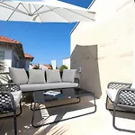 Schickes Und Modernes Maisonette Im Stadtzentrum By Interhome Ferienhaus Saint-Tropez