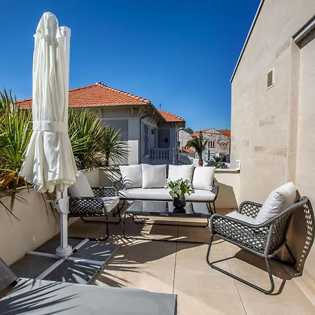 Schickes Und Modernes Maisonette Im Stadtzentrum By Interhome Saint-Tropez