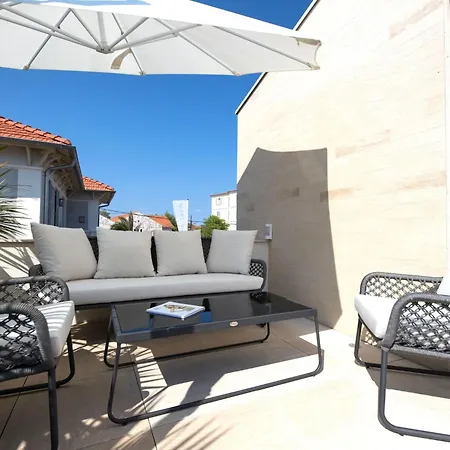 Schickes Und Modernes Maisonette Im Stadtzentrum By Interhome Dom wakacyjny Saint-Tropez