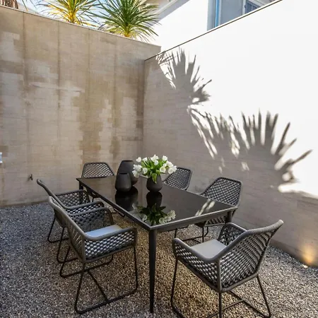 Schickes Und Modernes Maisonette Im Stadtzentrum By Interhome * Saint-Tropez