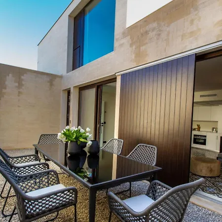 Schickes Und Modernes Maisonette Im Stadtzentrum By Interhome Dom wakacyjny Saint-Tropez